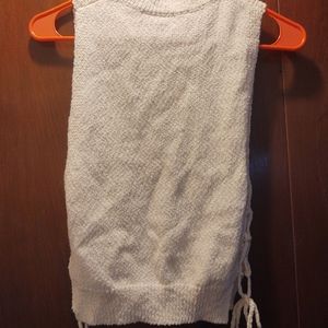 🚨Urban outfitter sweater vest size S (T6)